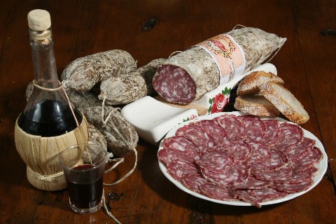 Salami selbst gemacht, nur aus bestem Fleisch, Salz, Peffer und Rotwein - ohne Konservierungsmittel und Geschmacksverstärker!