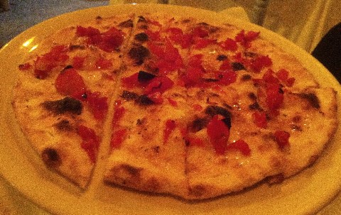 In Apulien Focaccia genannt, sehr dünne Pizza In Apulien Focaccia genannt, sehr dünne Pizza