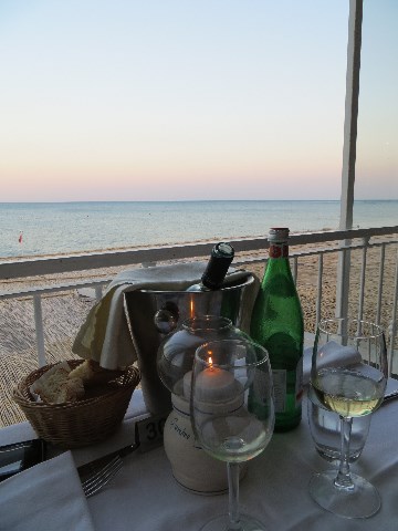 nun ja, so sitzt man am Meer! nun ja, so sitzt man am Meer!